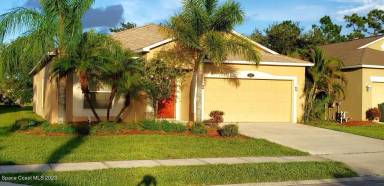 Main picture of 2078 Maeve Cir