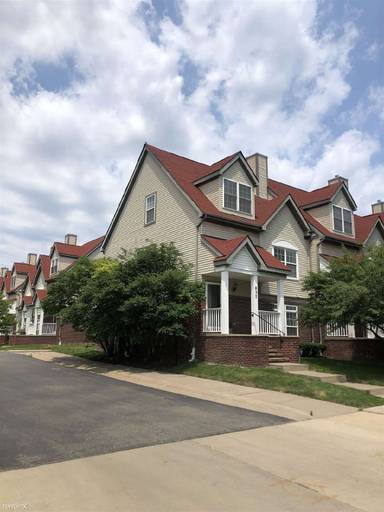 Main picture of 832 Lothrop Rd