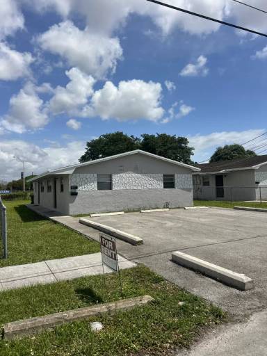 Main picture of 11615 SW 215th St