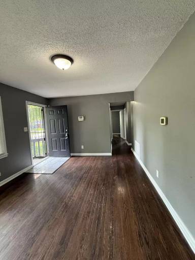 Main picture of 8410 Ruskin Way