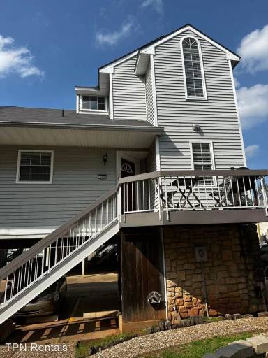 Main picture of 305 Settlers Park Dr