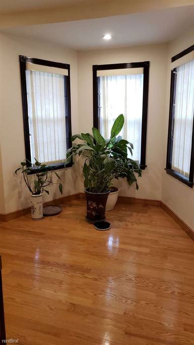 Main picture of 71 Avenue U