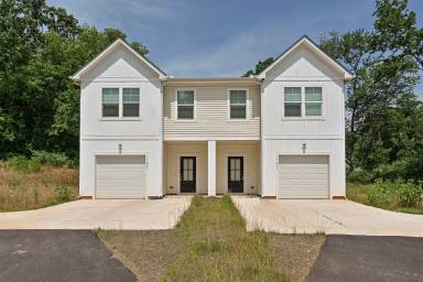 Main picture of 1725 E Cloaninger Ave