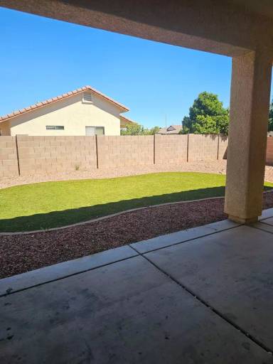 Main picture of 900 Estancia Dr