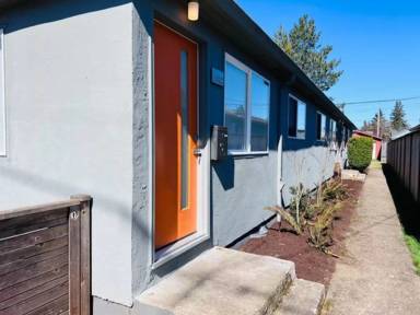Main picture of 6023 SE Woodstock Blvd