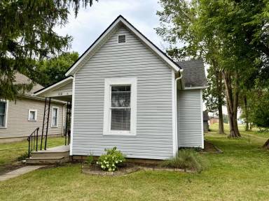 Main picture of 910 W South St