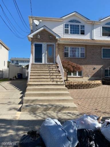 Main picture of 777 Rossville Ave