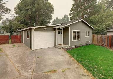 Main picture of 19320 SW Rosedale Ct