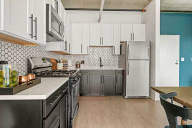 Main picture of 1411 S Wabash Ave