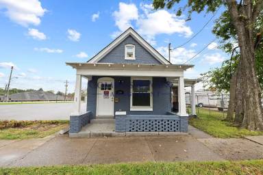 Main picture of 240 E Third St