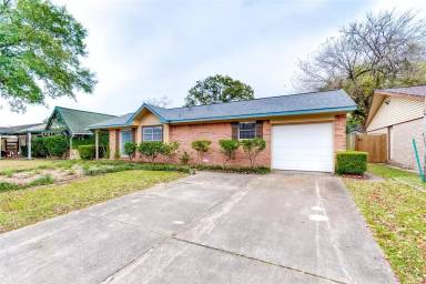 Main picture of 2811 Huckleberry Ln