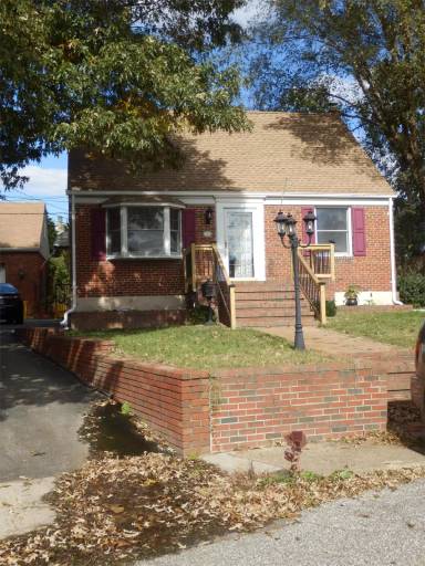 Main picture of 10 Glen Cir
