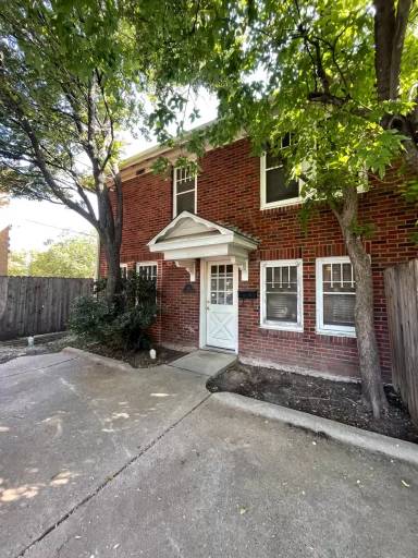 Main picture of 106 E 38th St
