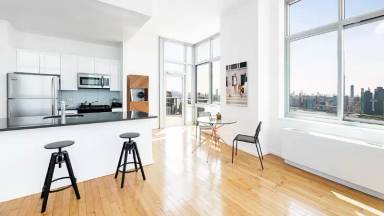 Main picture of 46 Center Blvd Lic