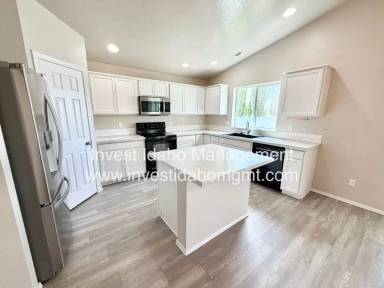Main picture of 1441 W Sahara Dr