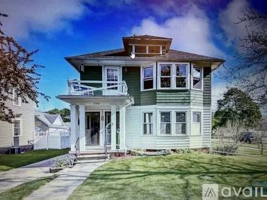 Main picture of 230 W John St