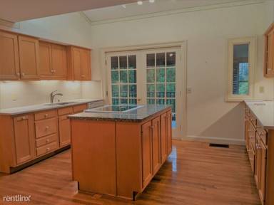 Main picture of 11 Maple St