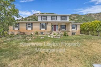 Main picture of 2420 Bonneville Ter