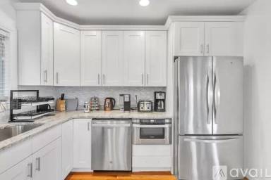 Main picture of 176 W Elm Ave