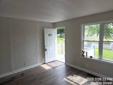 Main picture of 227 Nadine St