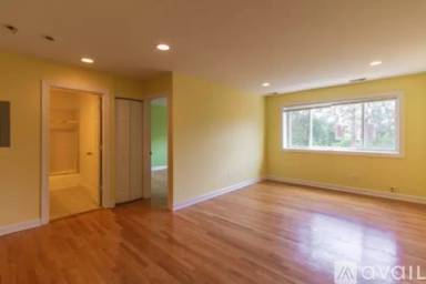Main picture of 5953 N Kenmore Ave