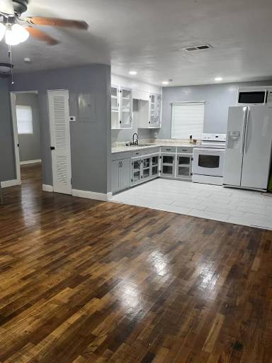Main picture of 1412 E Voorhis Ave