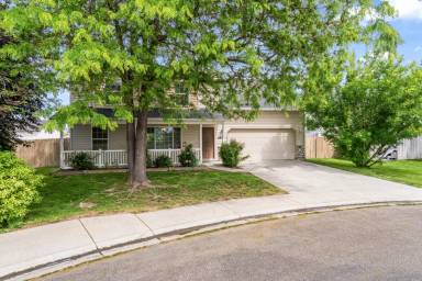 Main picture of 1976 W Lake Pointe Ct
