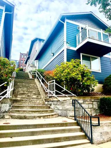 Main picture of 222 Broadway