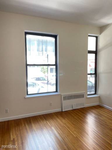 Main picture of 150 E 84th St