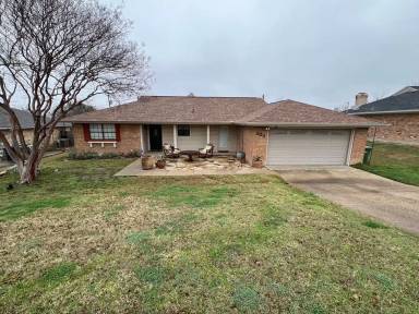 Main picture of 303 E 6th St