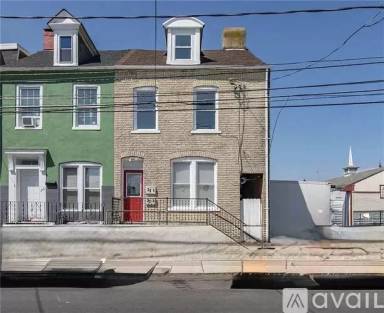 Main picture of 32 N 2nd St