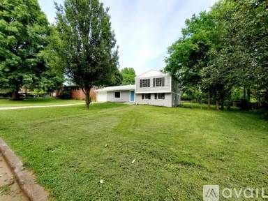 Main picture of 2018 Chambers Dr NE