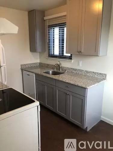 Main picture of 709 6th Ave