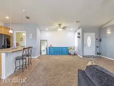 Main picture of 8824 Glade Ave