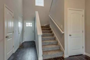 Main picture of 7413 Marisa Way