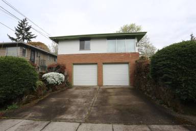 Main picture of 2943 SE Brooklyn St