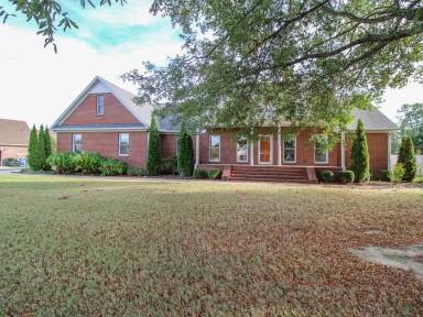 Main picture of 17524 Martin Dr