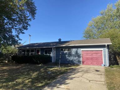 Main picture of 7712 E 88th St
