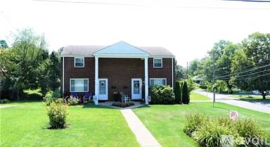 Main picture of 400 Colonial Dr