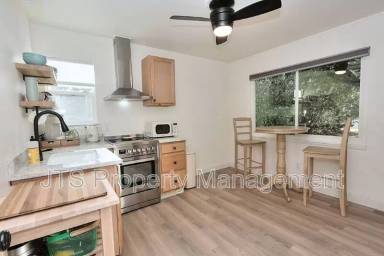 Main picture of 6906 Pin Oak Ct