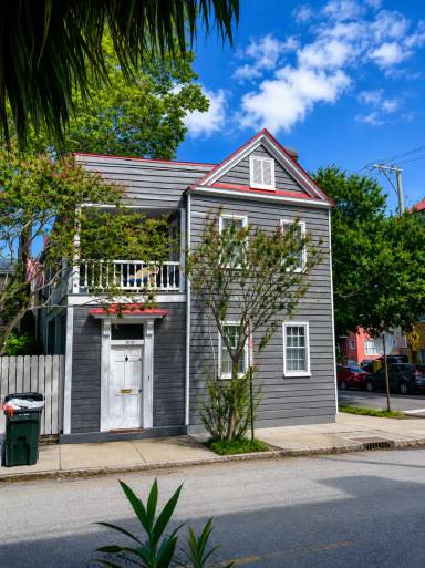 Main picture of 70 Vanderhorst St