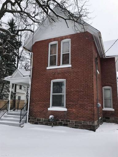 Main picture of 521 W Ganson St