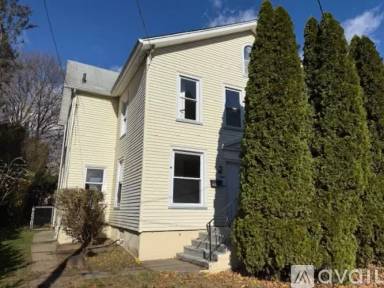 Main picture of 50 Carlton Ave