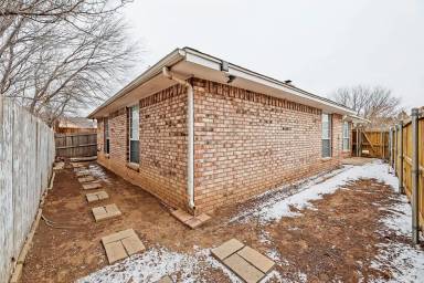 Main picture of 5706 Laguna Dr