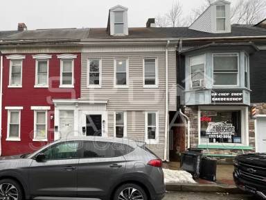 Main picture of 516 S Queen St