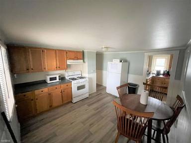 Main picture of 94 Walnut St