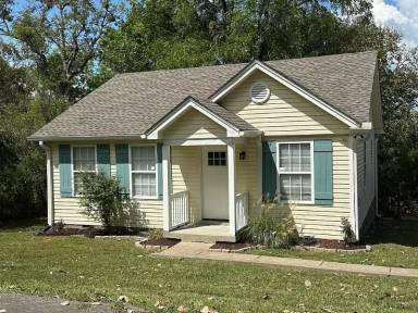 Main picture of 2405 Stivers St
