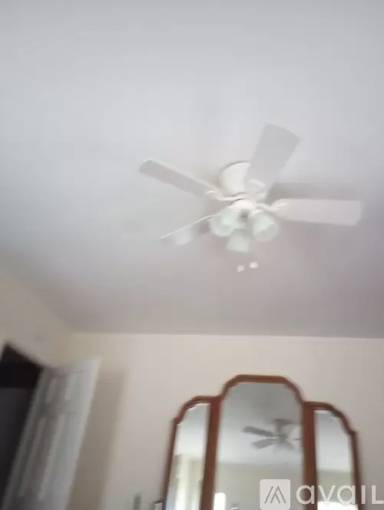 Main picture of 807 E Barnard St