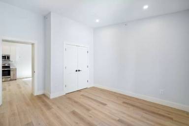 Main picture of 3439 Lancaster Ave
