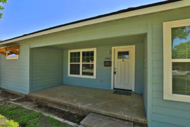 Main picture of 2065 Sayles Blvd